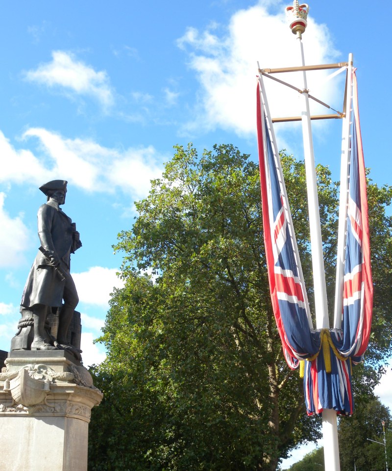 Captain Cook outside the Old Admiralty Building