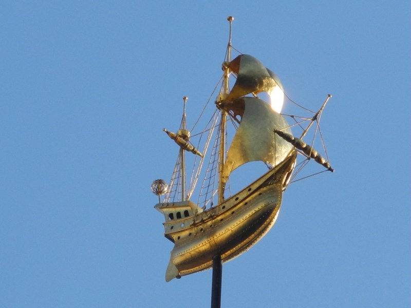 Ship on the top of the Lloyds Building