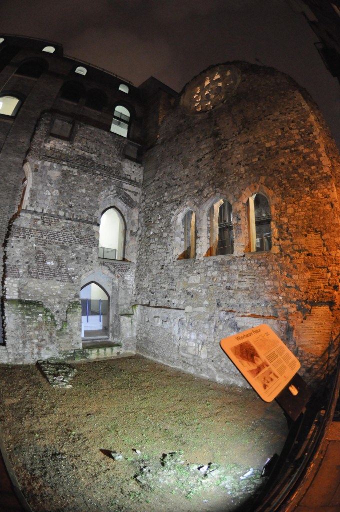 Winchester Palace Ruin - Clink Street - night