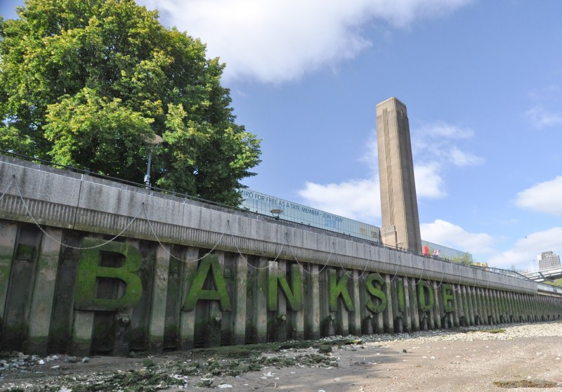 Bankside lettering and Tate Modern in Background