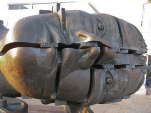 Eduardo Paolozzi's sculpture Head of Invention - outside design museum