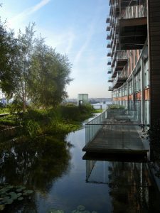 London Runs and Photo Routes - Riverside apartments gardens