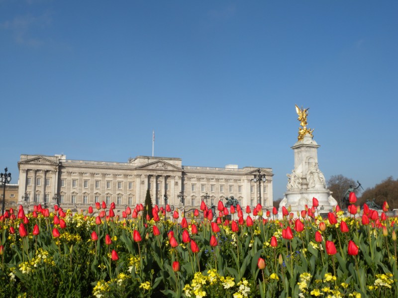 Buckingham Palace - Queen Victoria Memorial Gardens