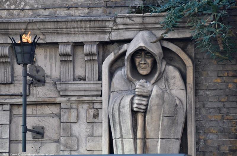 London Dungeons Entrance - Figure