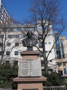 Shakespeare in St. Mary Aldermanbury Garden