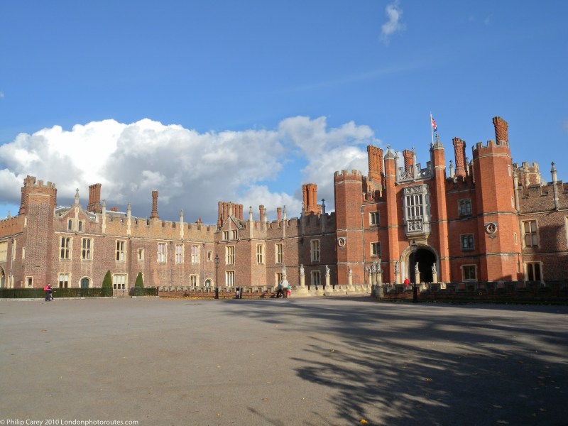 Hampton Court Palace - Entrance views 2