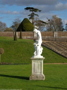 Staute in Privy Garden