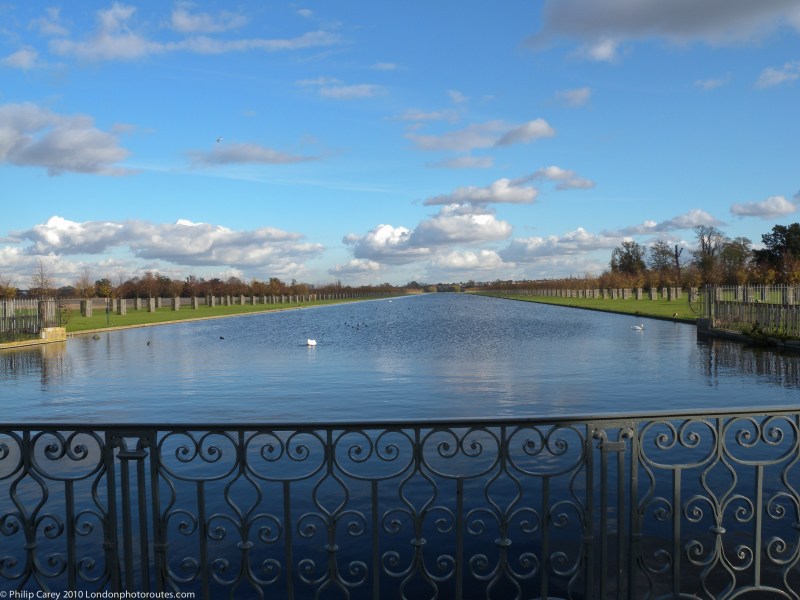 The Long water - Back of Hampton Court Palace -