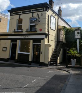 London Runs and Photo Routes - Gun Pub of Prestons Road - with grat views across the Thames to the Dome.