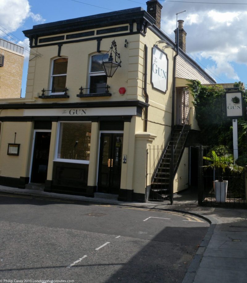 London Runs and Photo Routes - Gun Pub of Prestons Road - with grat views across the Thames to the Dome.