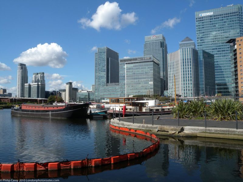 London Runs and Photo Routes - Alternative View to Canary Wharf across Blackwell Basin