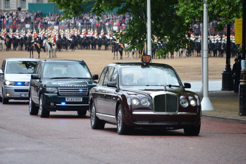 Household Calvary Standard Parade - Queen leaves 1